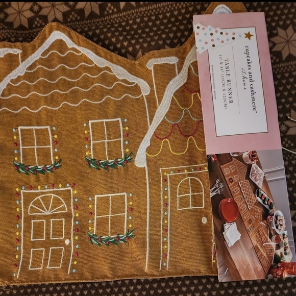 Cupcakes and Cashmere gingerbread house village table runner - Picture 6 of 6